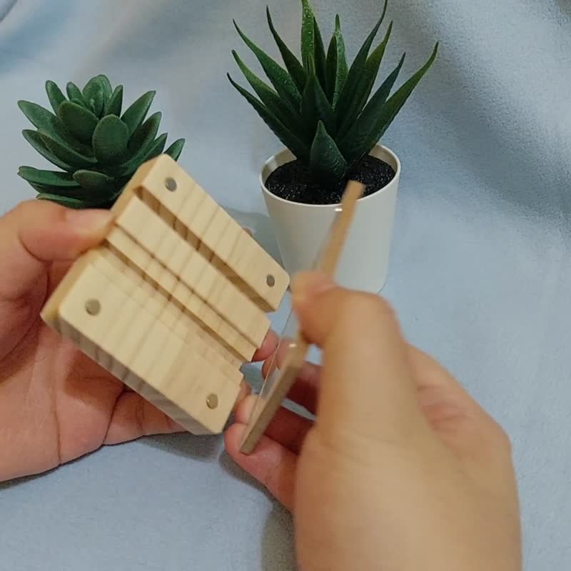 多功能木质方块手机架 红木纹 客制化礼物 手机支架 手机座 镜子 - 手机座/防尘塞 - 木头 红色