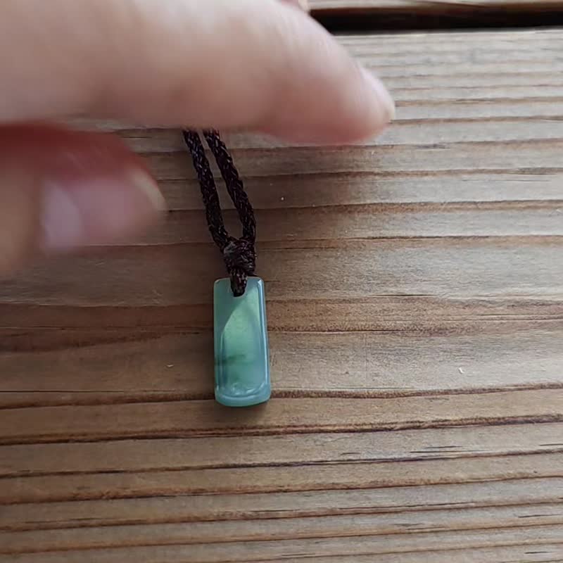 【亲翠】天然翡翠 冰精巧意境无事牌调整式绳链 - 项链 - 玉石 多色