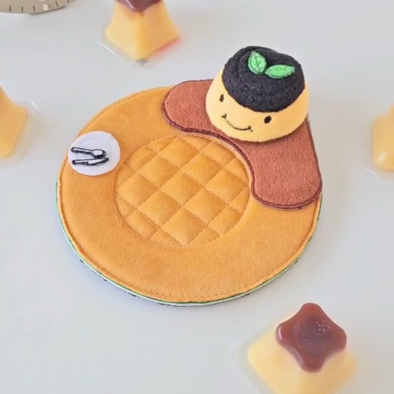 桌上那一只- 下午茶布丁 可爱造型杯垫 8种 - 杯垫 - 绣线 黄色