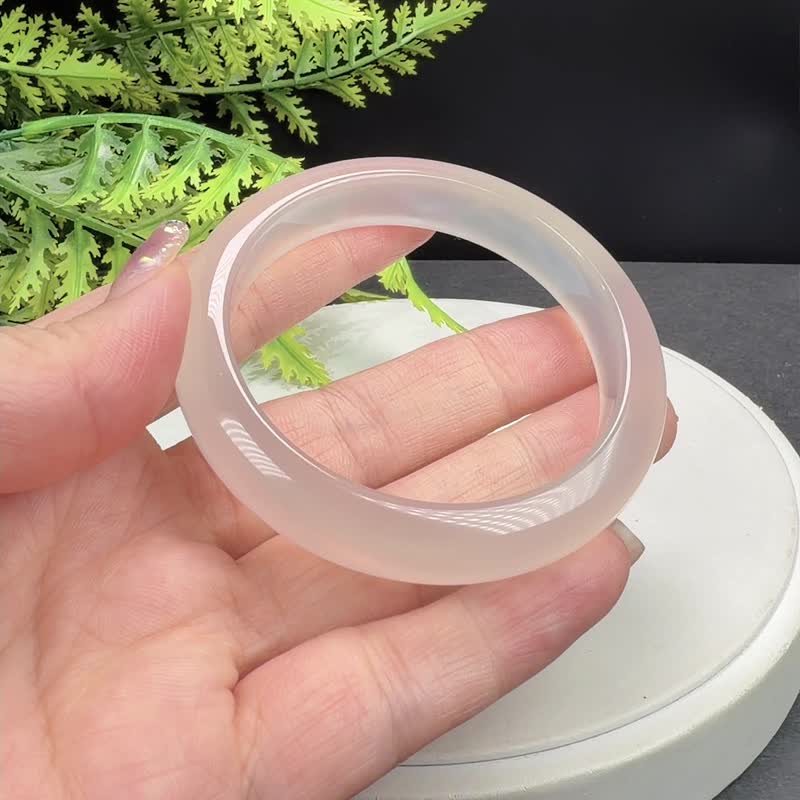 白色玛瑙手镯 53MM 冰润起光龙鳞纹玉髓手环 美观大气 上手衬肤色 - 手链/手环 - 半宝石 白色