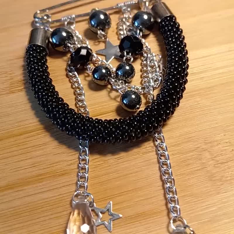歌德之星 - 风格胸针。升级再造串珠绳链条别针 - 胸针 - 其他材质 黑色