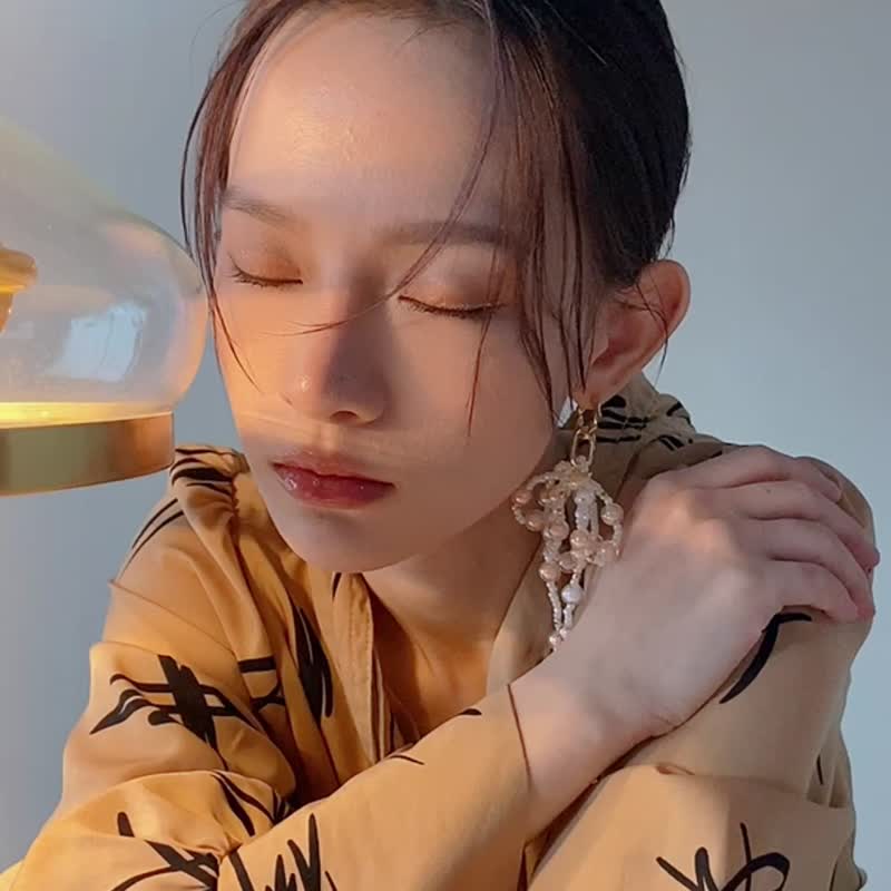 FLOAT - 橘色泡沫 * 珍珠 琉璃珠 日系 18K金色 耳骨夹 耳环 - 耳环/耳夹 - 铜/黄铜 透明