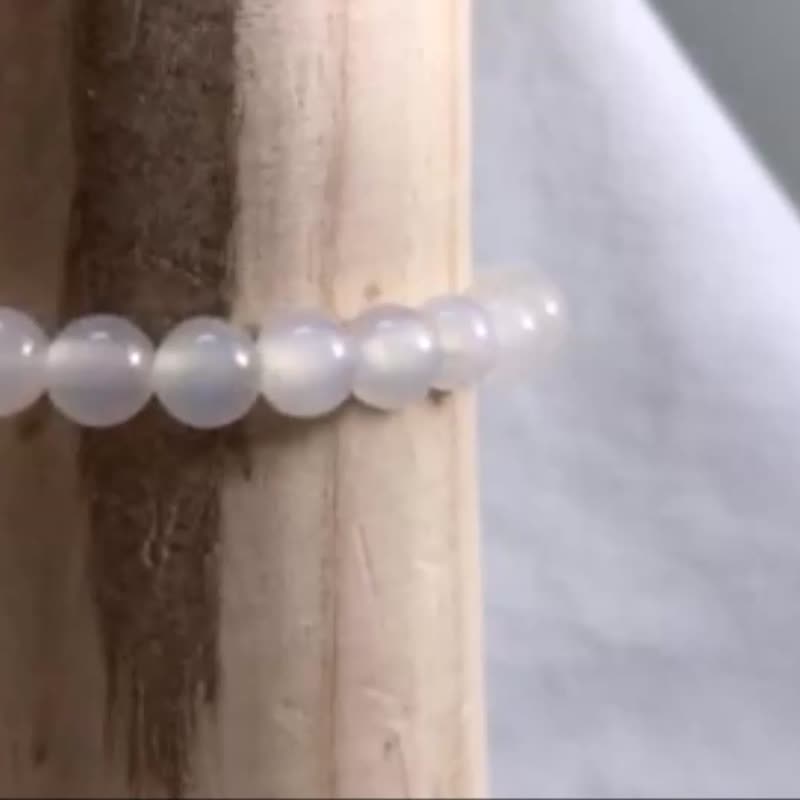 定制宝石手串 白玉髓6mm手串 手工水晶手链 隔珠配饰 弹性手围 - 手链/手环 - 半宝石 白色