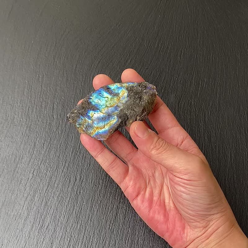 天然原矿极光感蓝彩拉长石 疗愈 能量 财运 旺姻缘 提升个人魅力 - 摆饰 - 水晶 多色