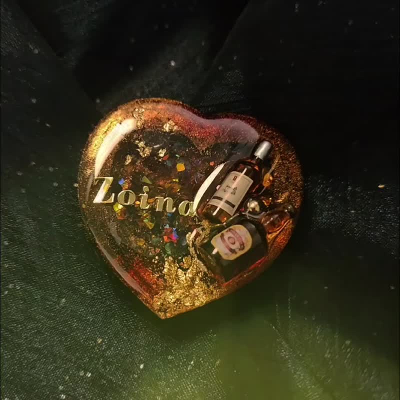 客製化英文字母-迷醉秋色 手工滴膠流沙吊飾 - 吊饰 - 树脂 咖啡色