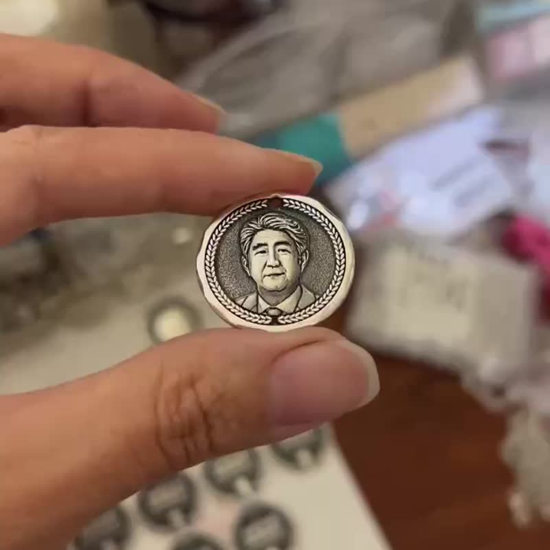 客制化项链人像画 自画像项链 刻字 纯银颈链 似颜绘 大師級雕刻 - 项链 - 纯银 