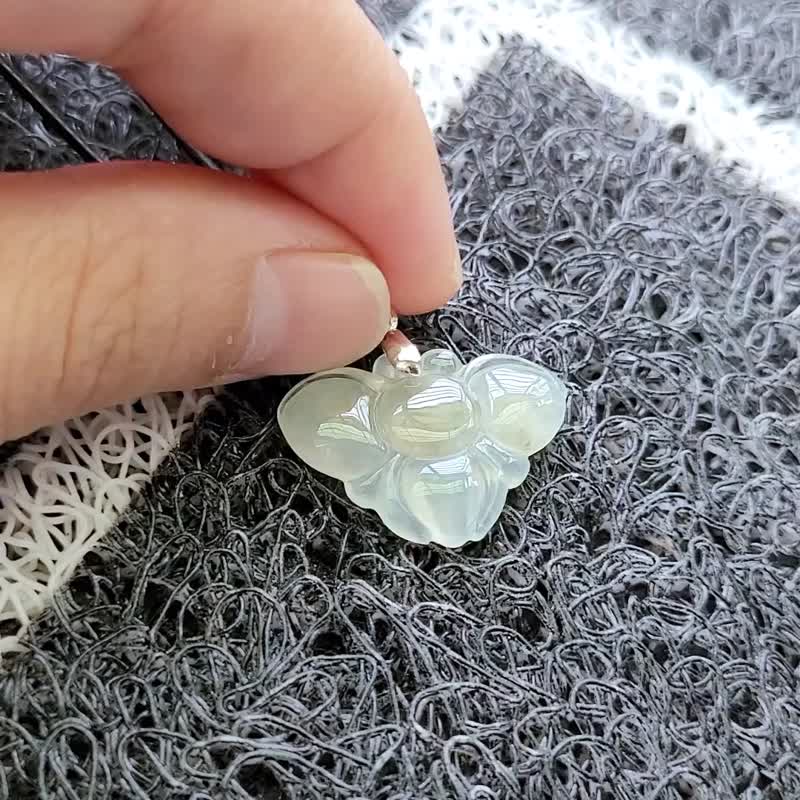 【亲翠】天然翡翠 冰黄桂花糕蝴蝶  锁骨皮绳链 - 项链 - 玉石 多色