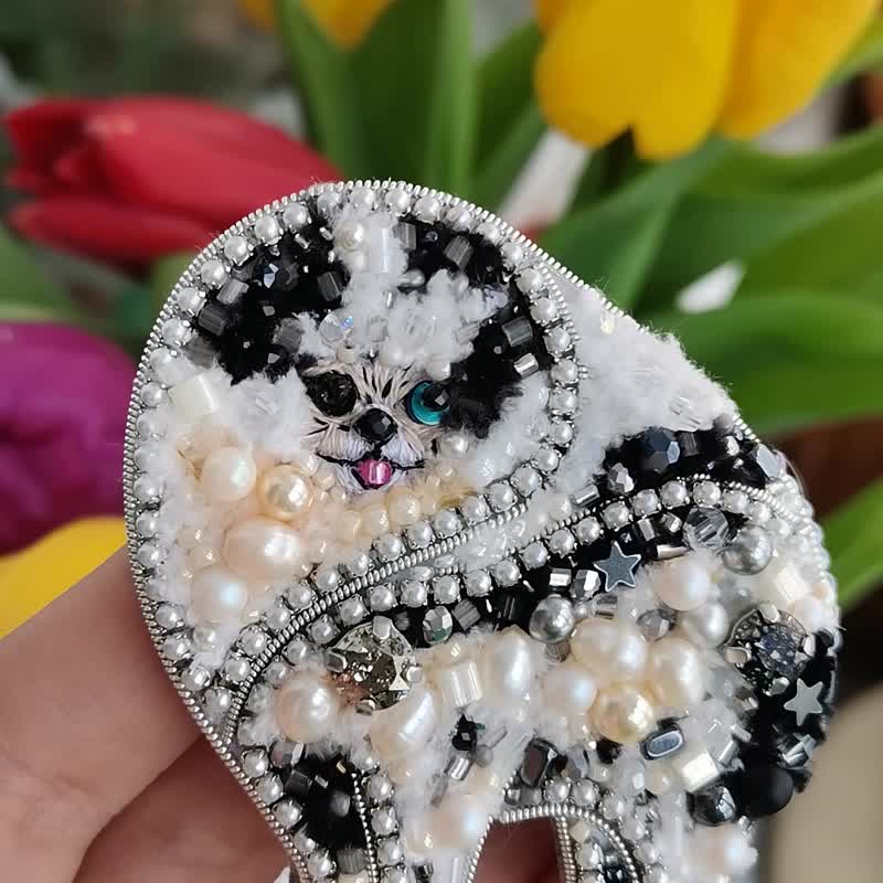 Merle pomeranian jewelry, pomeranian brooch, dog jewelry, pomeranian pin, - 胸针 - 玻璃 多色