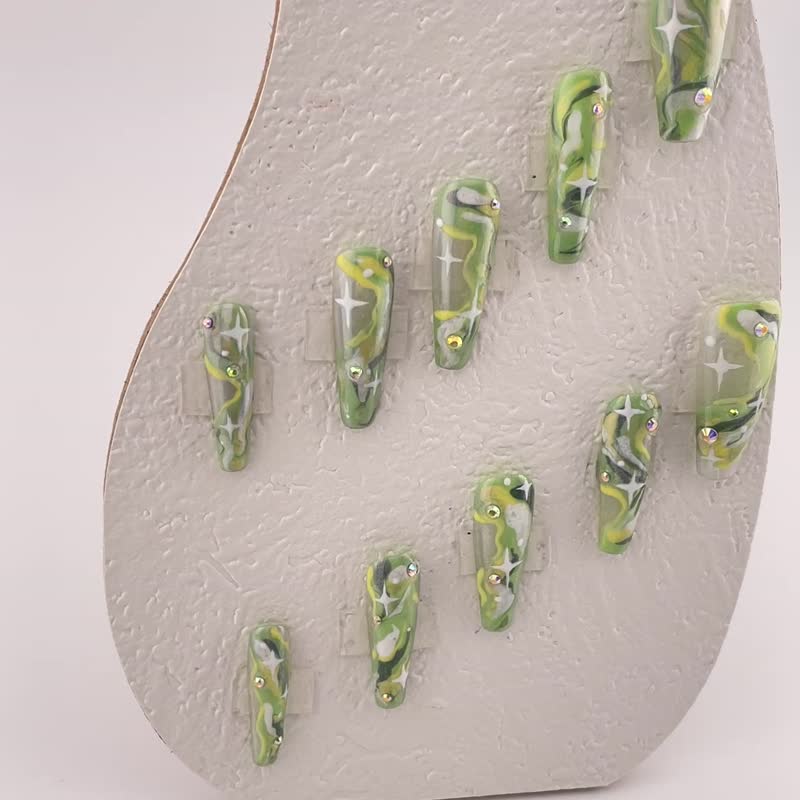 自由式绿色大理石按压指甲套装 时尚星光美甲 独特设计指甲套装 - 指甲油/指甲贴 - 塑料 多色