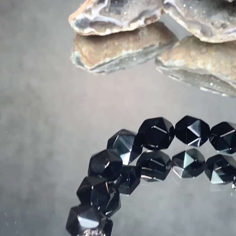 王者之盾 | 次石墨 黑玛瑙 | 强势的守护 | 男士水晶手链 - 手链/手环 - 水晶 黑色