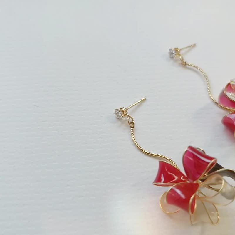 1KM来自巴塞隆纳•缎带花球耳-2色 - 耳环/耳夹 - 树脂 